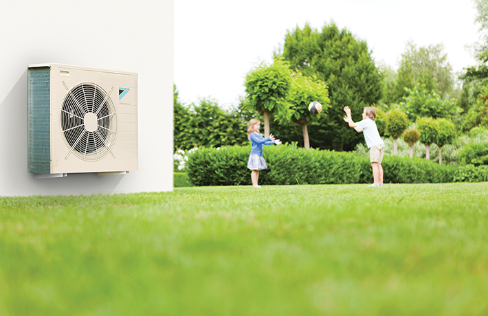 Monoblokk vagy split hőszivattyút válasszon fűtésrendszere korszerűsítésekor? Objektív véleménykifejtés a cikkben.