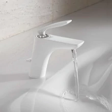 Fehér mosdó csaptelep